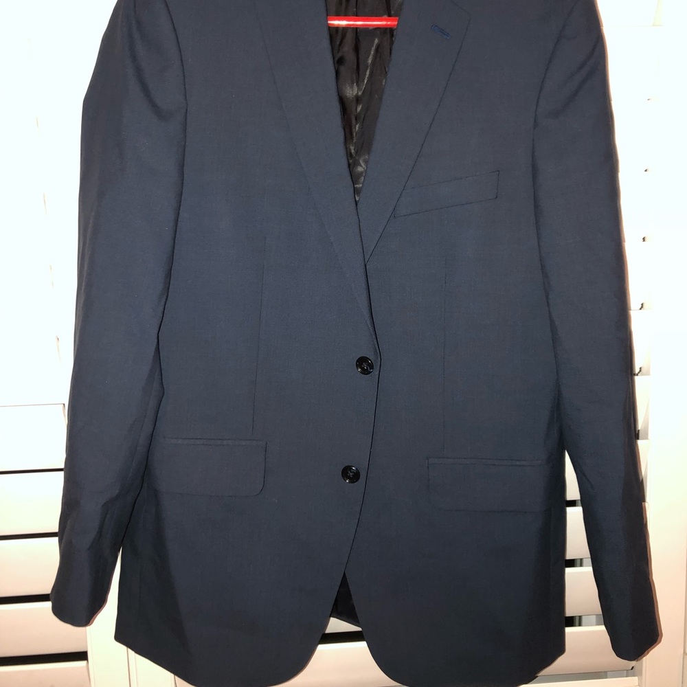 Navy blue MARC ANTHONY suit jacket!